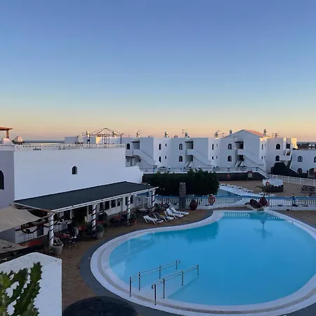 Cosy Vue Piscine, Wifi, A 500 M Costa Teguise